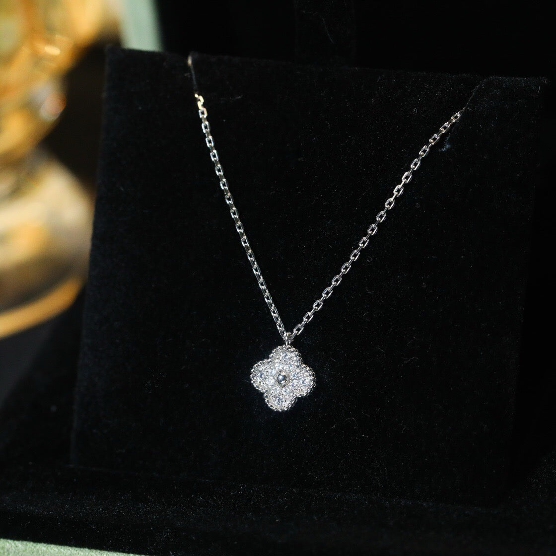 Loco CLOVER MINI 9.5MM PENDANT DIAMOND NECKLACE
