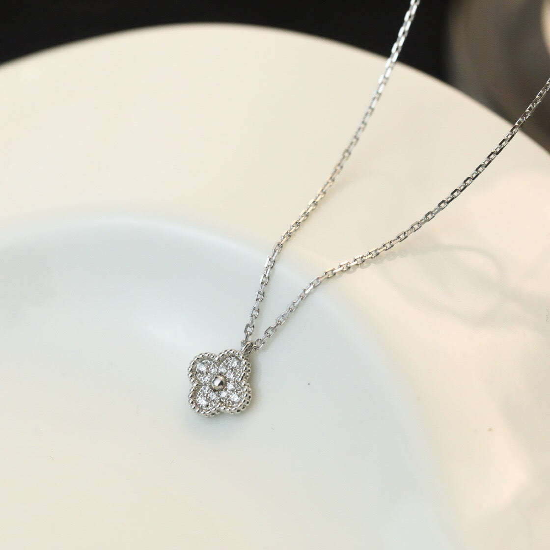 Loco CLOVER MINI 9.5MM PENDANT DIAMOND NECKLACE
