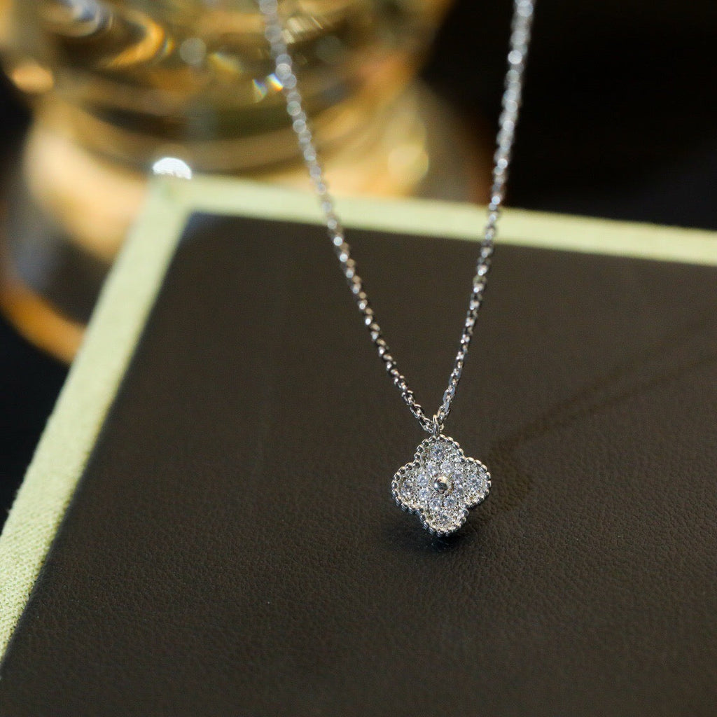 Loco CLOVER MINI 9.5MM PENDANT DIAMOND NECKLACE