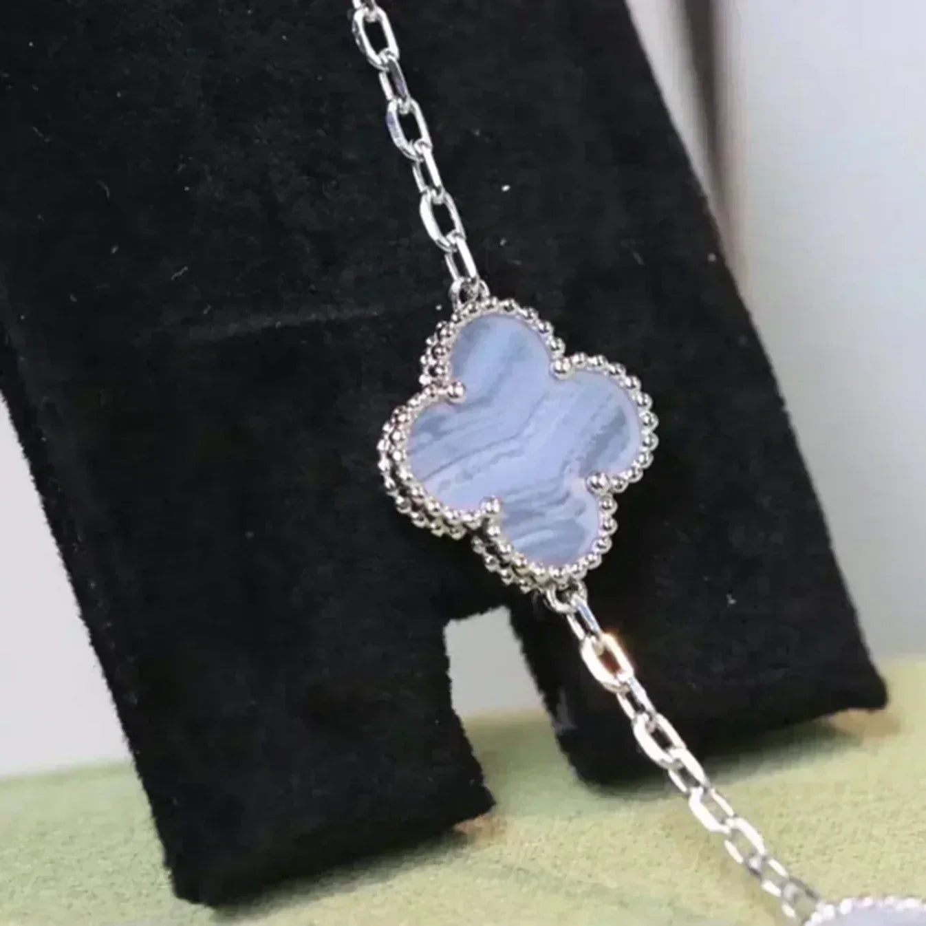 [Loco ]New  CLOVER 5 MOTIF PURPLE CHALCEDONY BRACELET COLLECTION