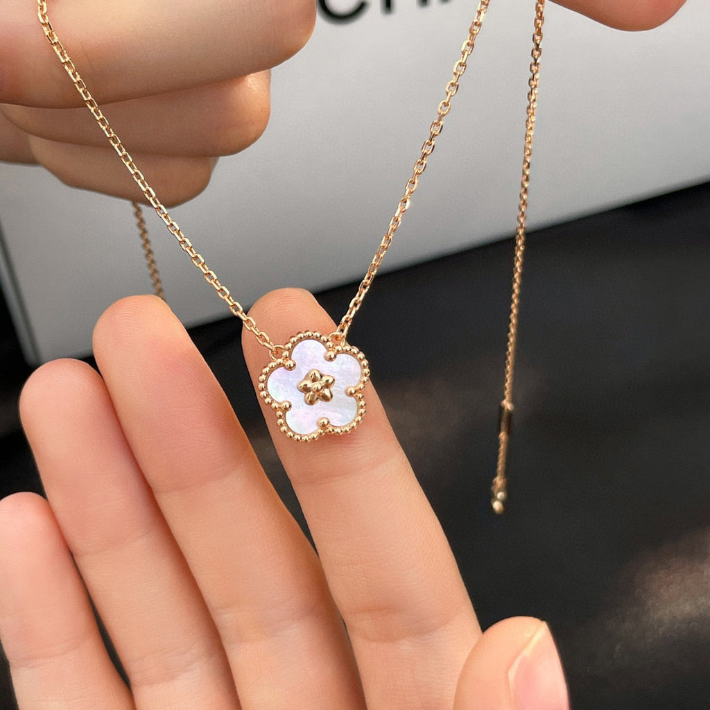Loco LUCKY  WHITE MOP  PLUM BLOSSOM NECKLACE