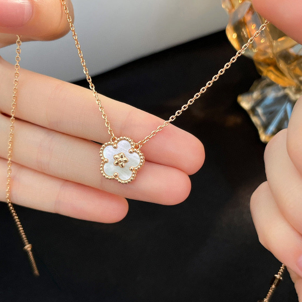 Loco LUCKY  WHITE MOP  PLUM BLOSSOM NECKLACE