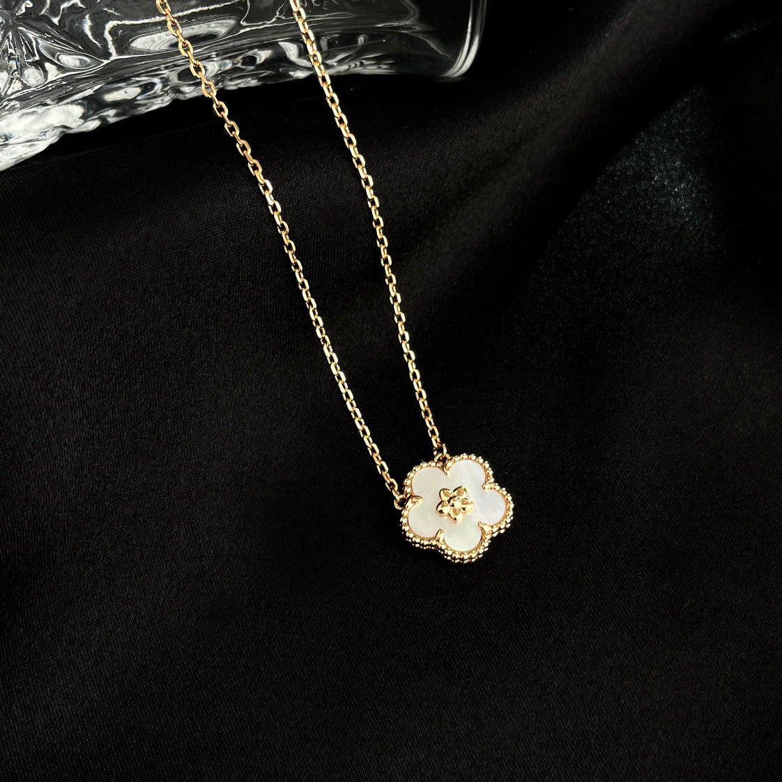 Loco LUCKY  WHITE MOP  PLUM BLOSSOM NECKLACE