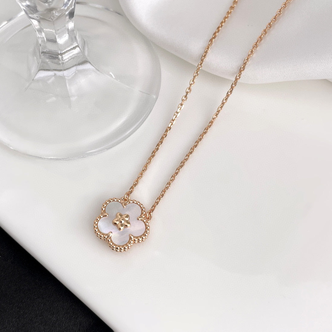 Loco LUCKY  WHITE MOP  PLUM BLOSSOM NECKLACE