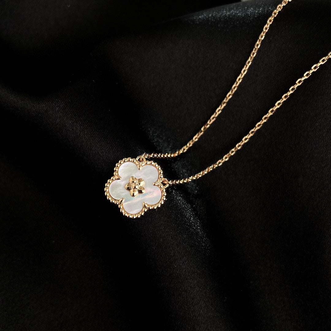 Loco LUCKY  WHITE MOP  PLUM BLOSSOM NECKLACE