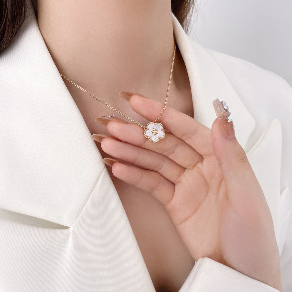 Loco LUCKY  WHITE MOP  PLUM BLOSSOM NECKLACE
