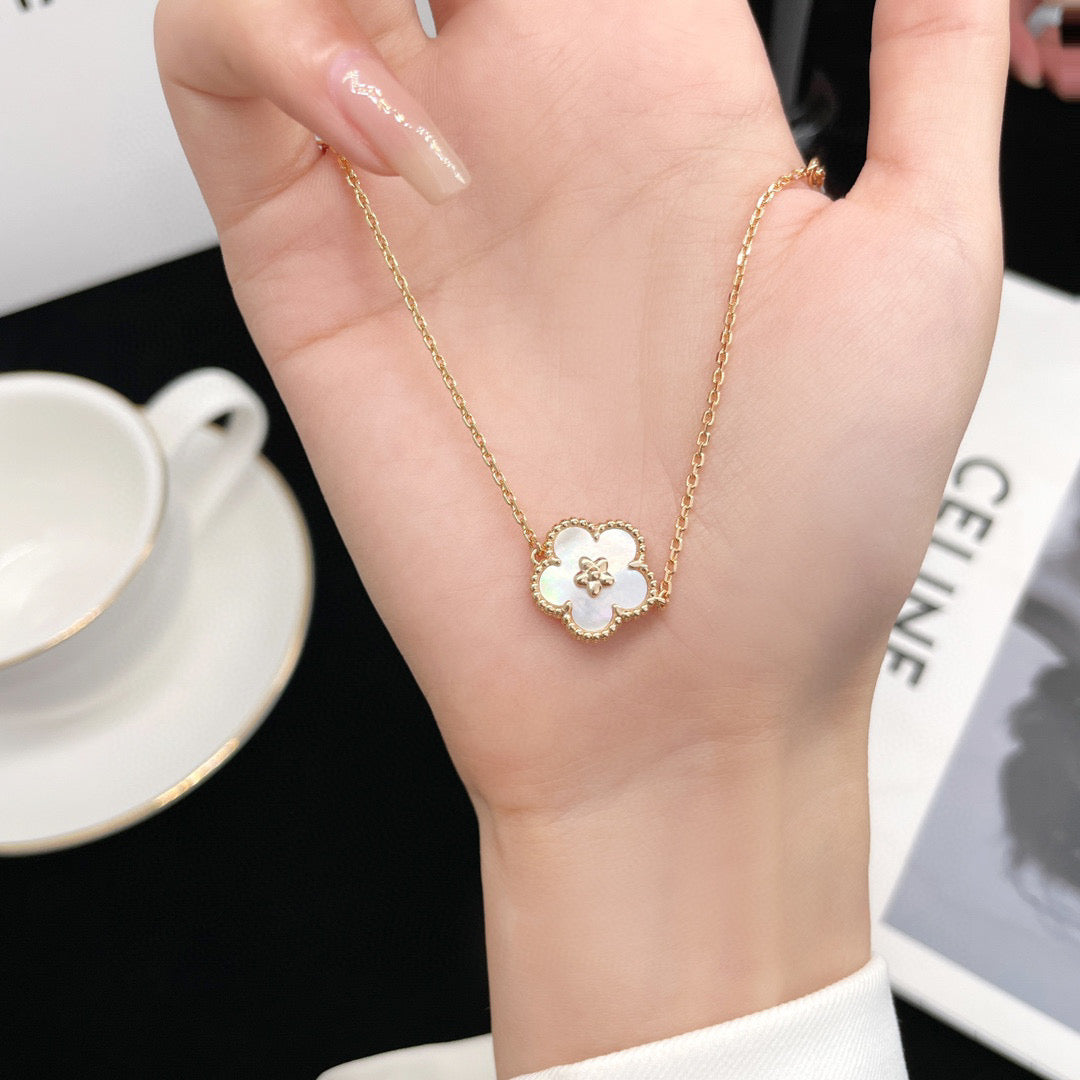 Loco LUCKY WHITE MOP PLUM BLOSSOM  BRACELET