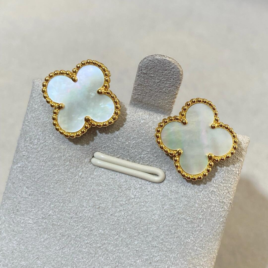 [Loco ] CLOVER LARGE (20mm) 1 MOTIFS WHITE MOP STUD EARRINGS