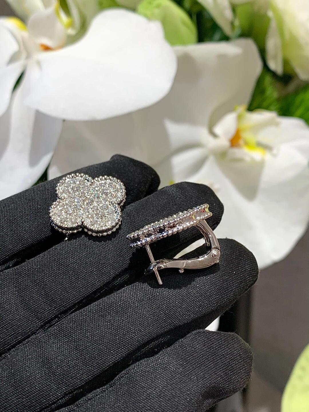 [Loco ] CLOVER 20MM MOTIFS DIAMOND STUD EARRINGS SILVER