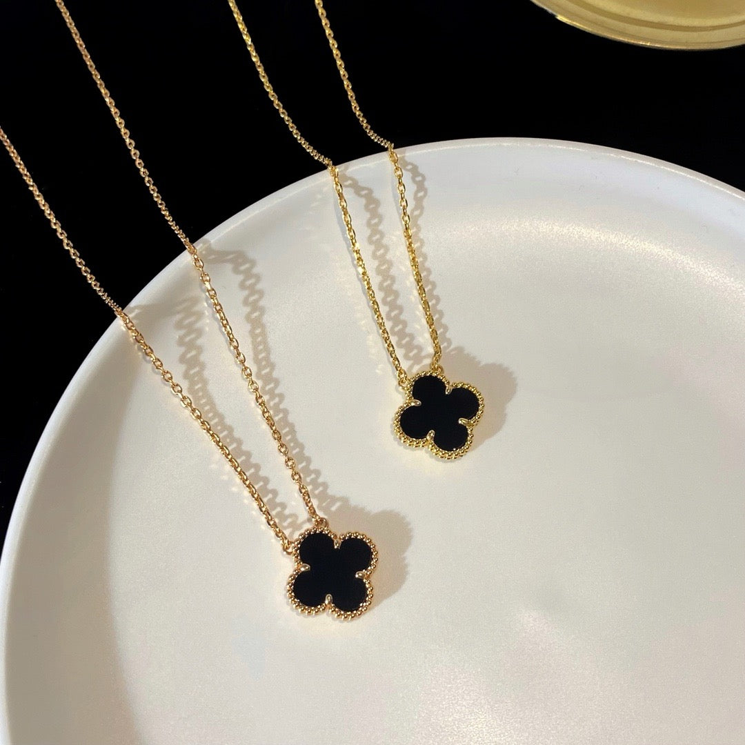 Loco CLOVER 15MM BLACK ONYX SINGLE FLOWER NECKLACE