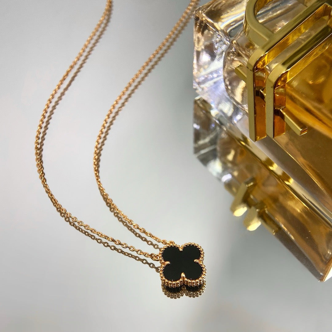 Loco CLOVER 15MM BLACK ONYX SINGLE FLOWER NECKLACE