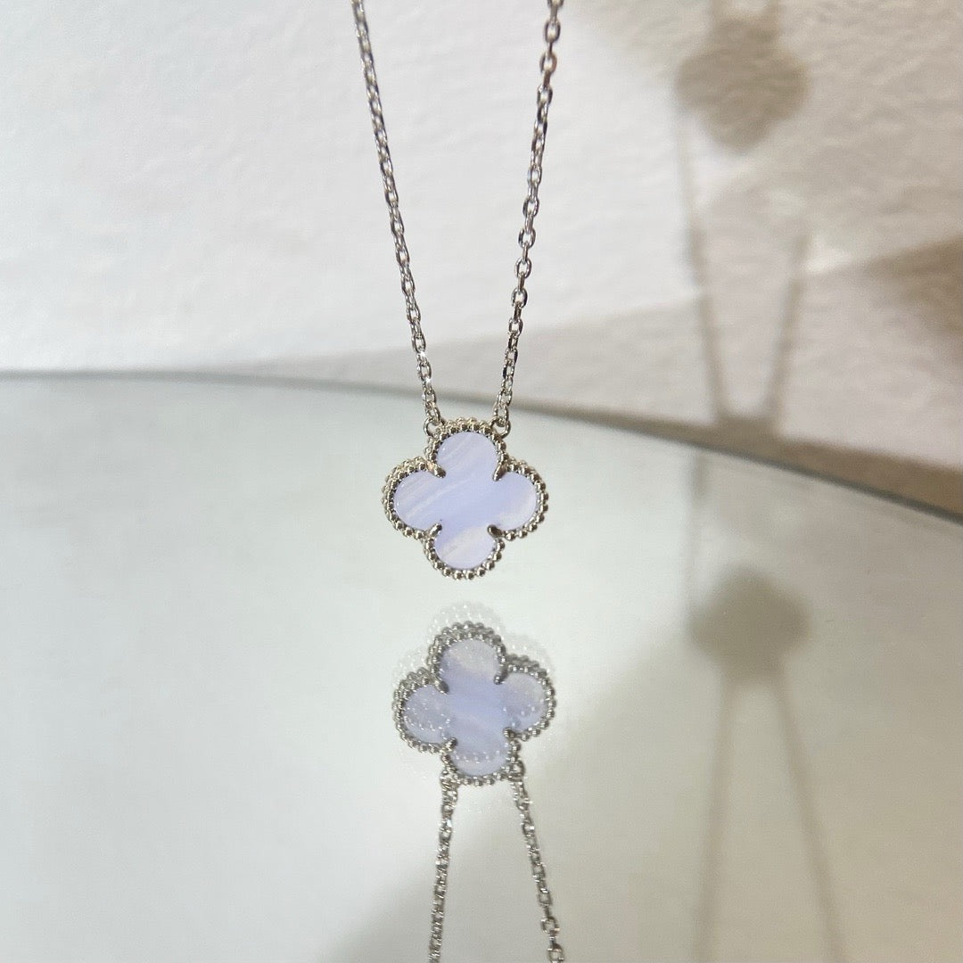 Loco CLOVER 15MM BLUE CHALCEDONY NECKLACE SILVER