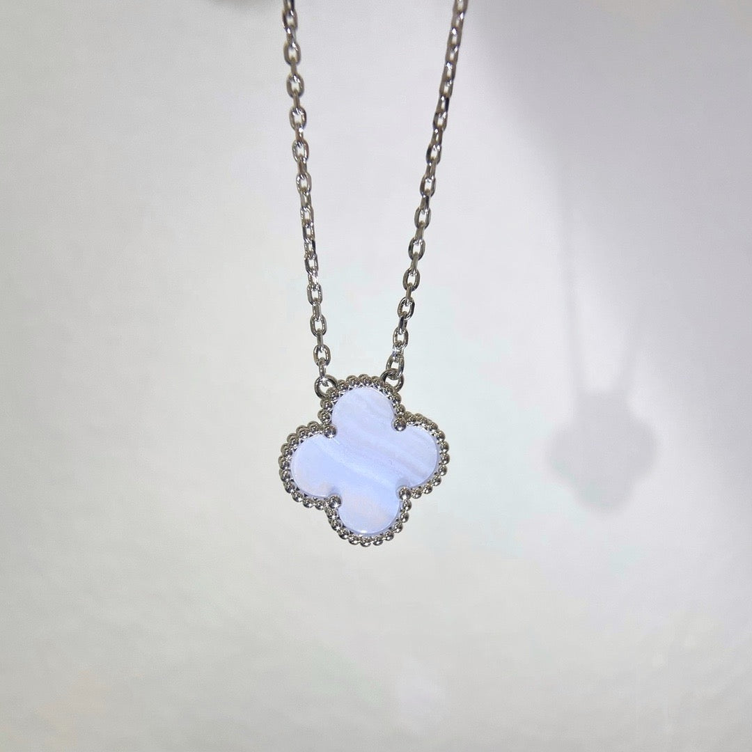 Loco CLOVER 15MM BLUE CHALCEDONY NECKLACE SILVER