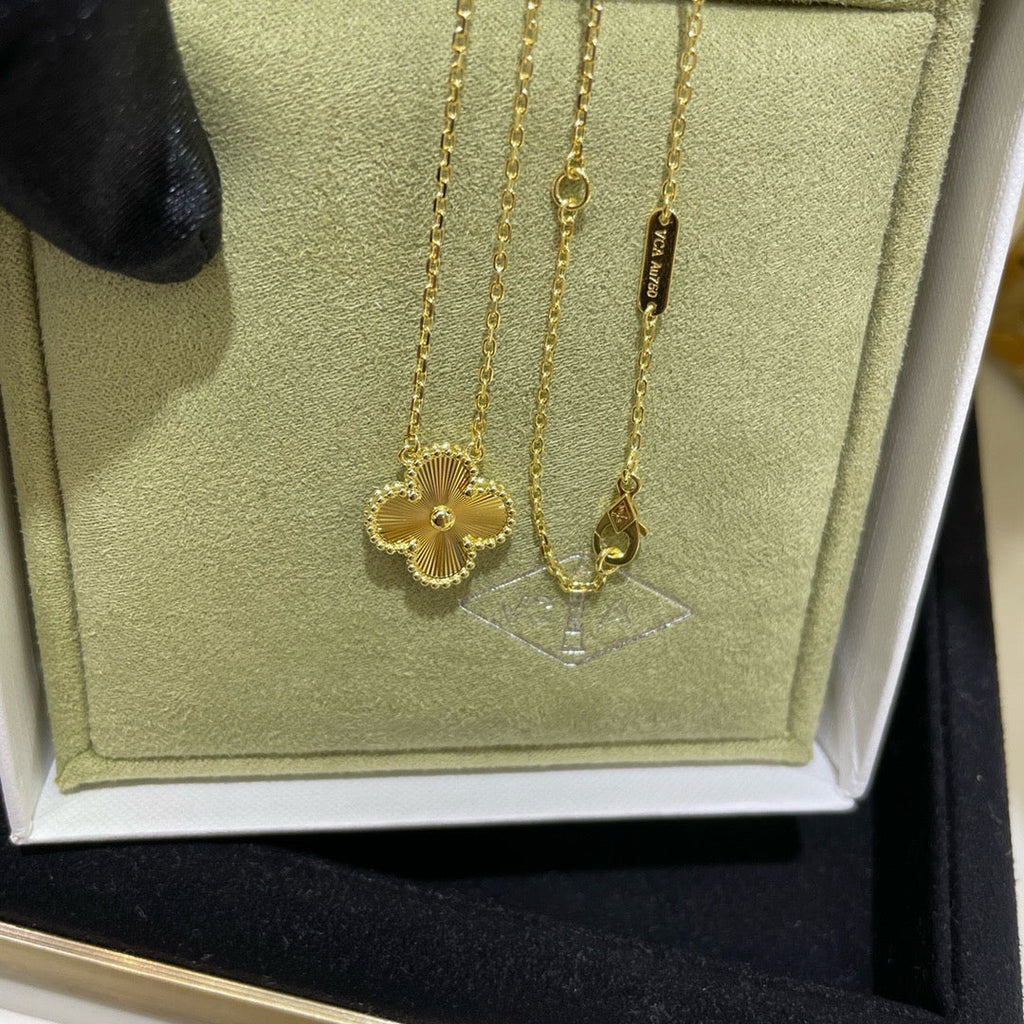 Loco CLOVER 15MM LASER NECKLACE