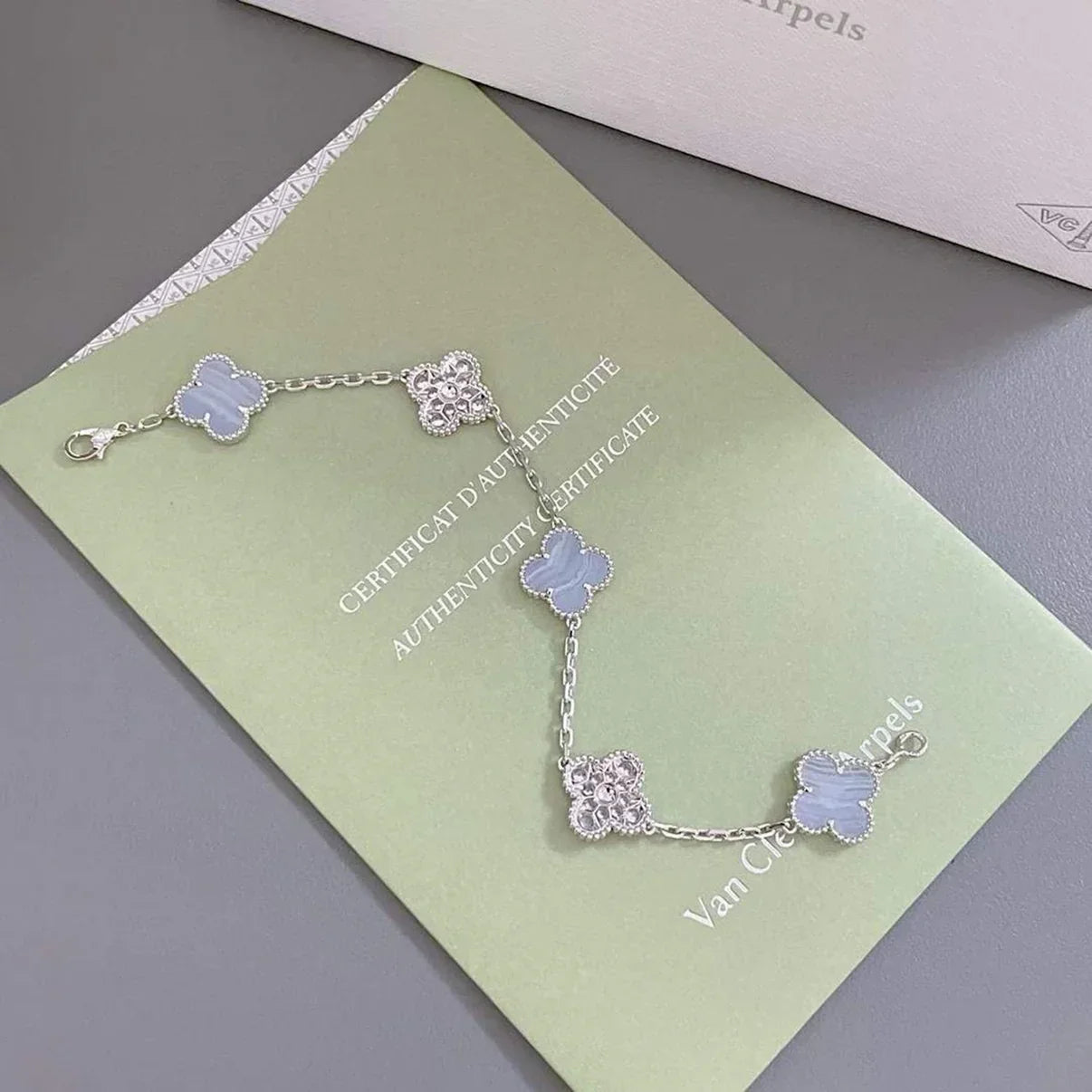 [Loco ]New  CLOVER 5 MOTIF PURPLE CHALCEDONY BRACELET COLLECTION