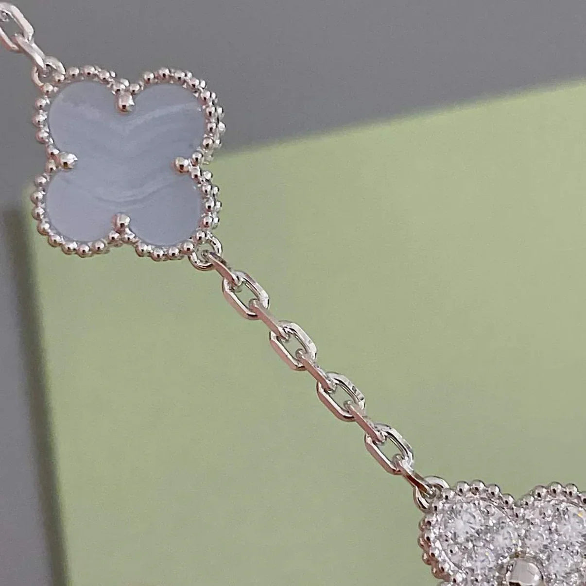[Loco ]New  CLOVER 5 MOTIF PURPLE CHALCEDONY BRACELET COLLECTION