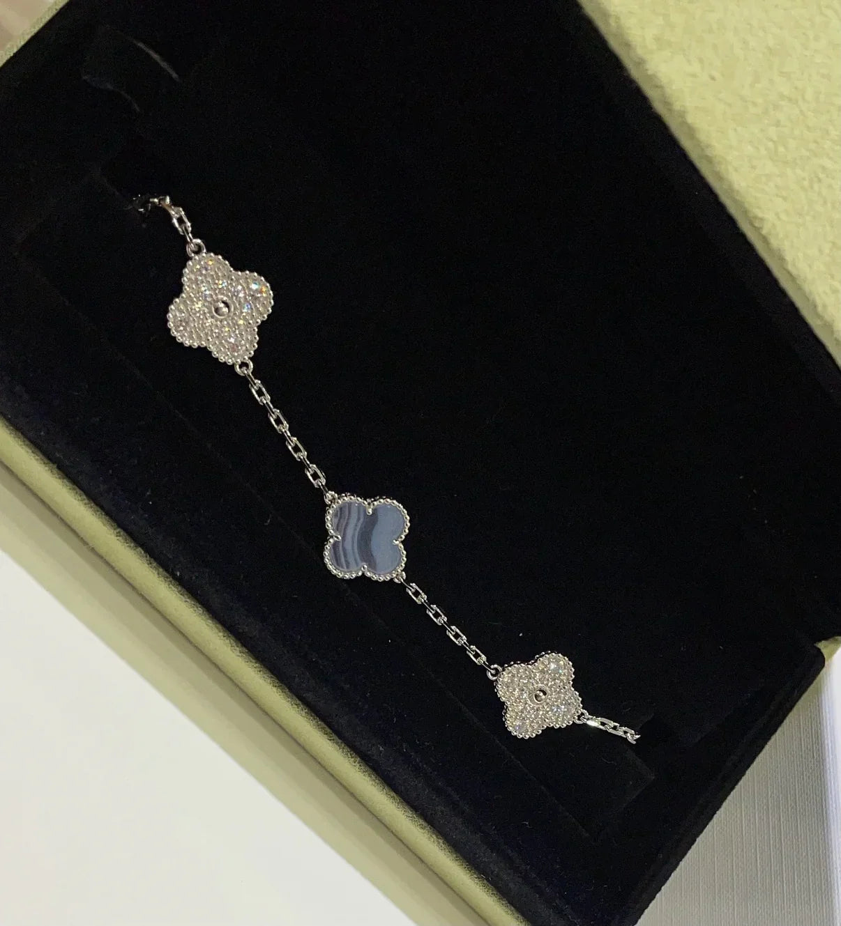 [Loco ]New  CLOVER 5 MOTIF PURPLE CHALCEDONY BRACELET COLLECTION