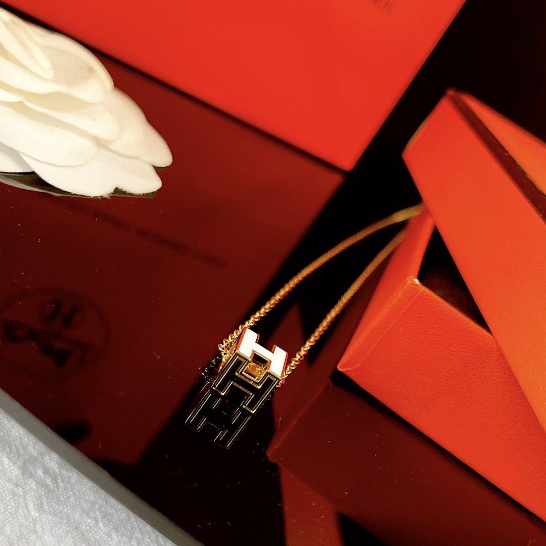 Loco H WHITE SQUARE GOLD NECKLACE