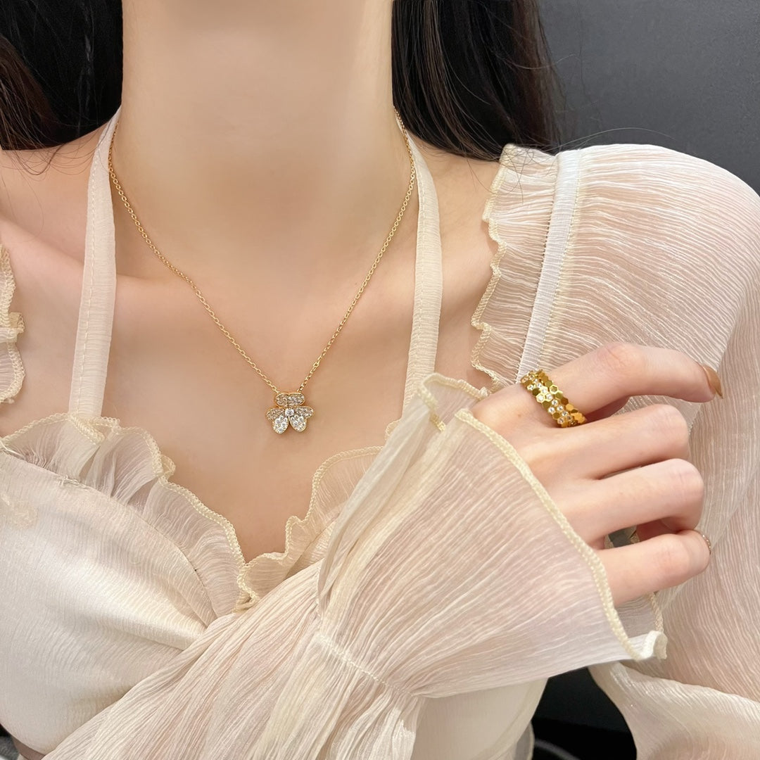 Loco FLOWER DIAMOND NECKLACE
