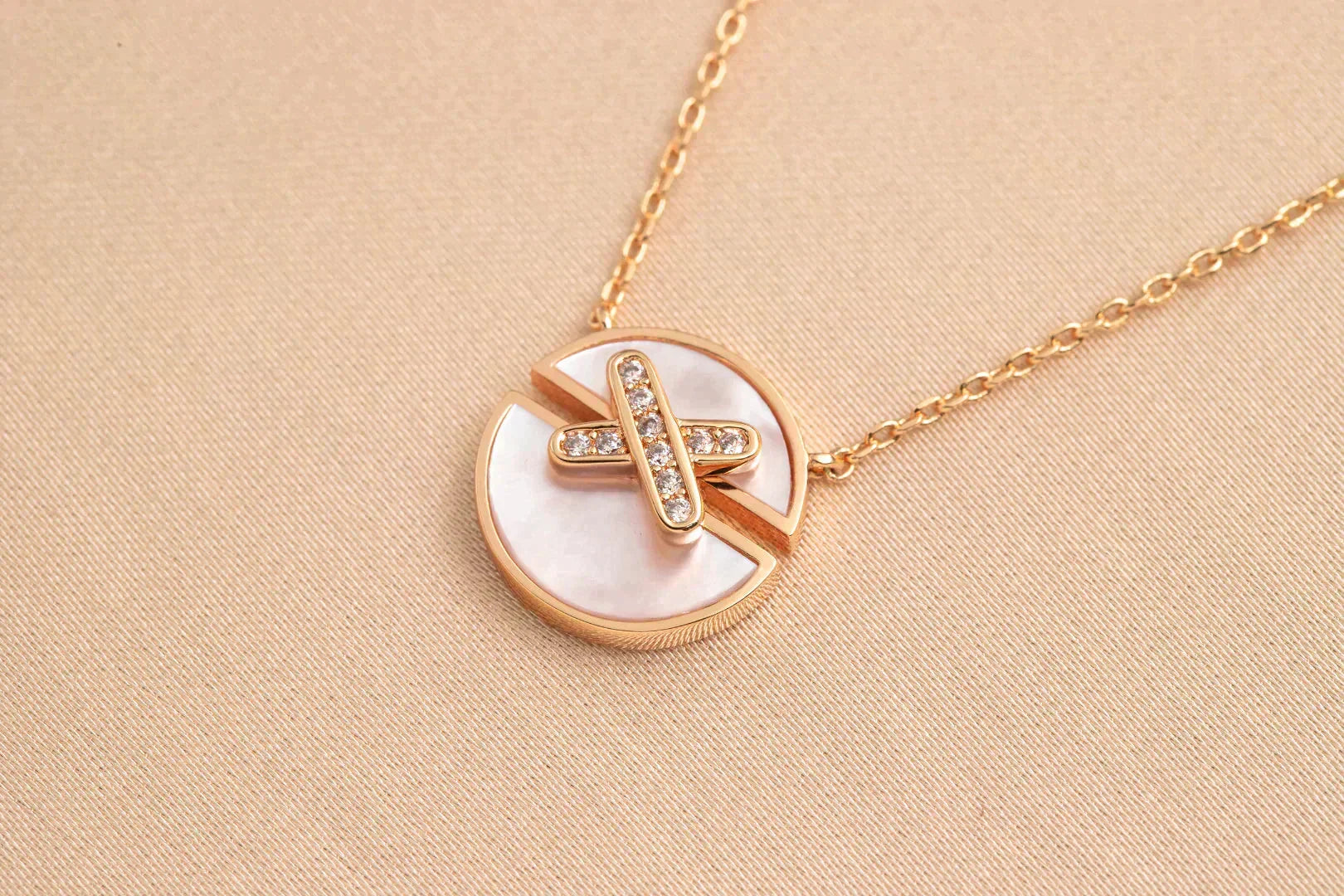 Loco JEUX DE ROSE GOLD DIAMOND NECKLACE