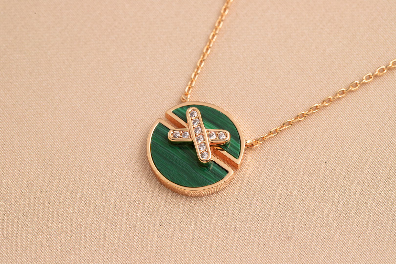 Loco JEUX DE PINK GOLD DIAMOND NECKLACE