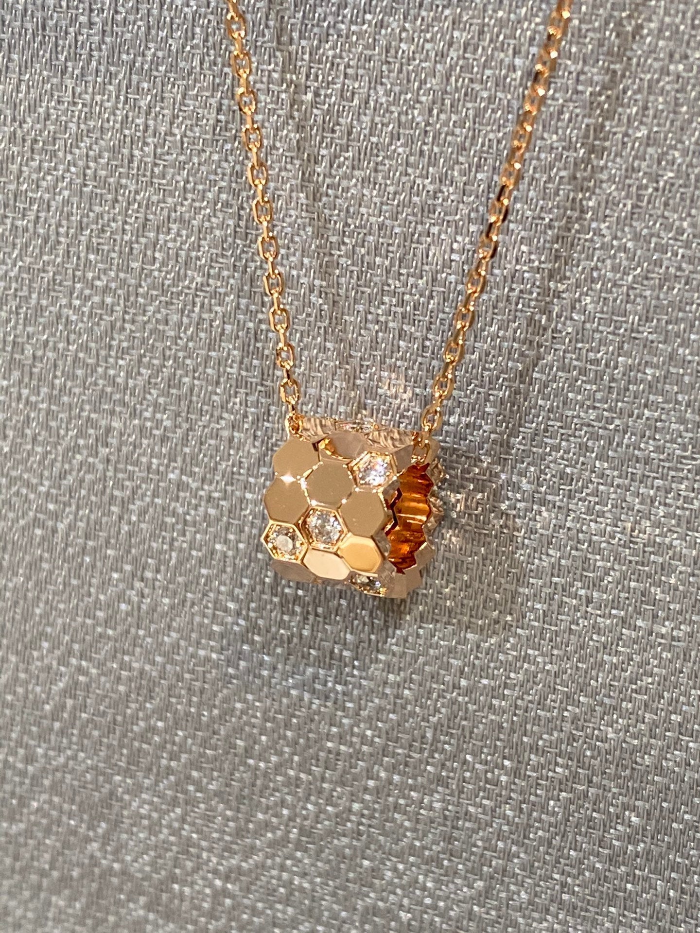Loco BEE LOVE DIAMOND NECKLACE