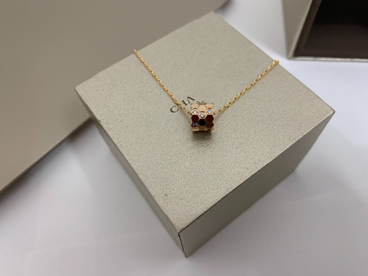 Loco BEE LOVE DIAMOND NECKLACE