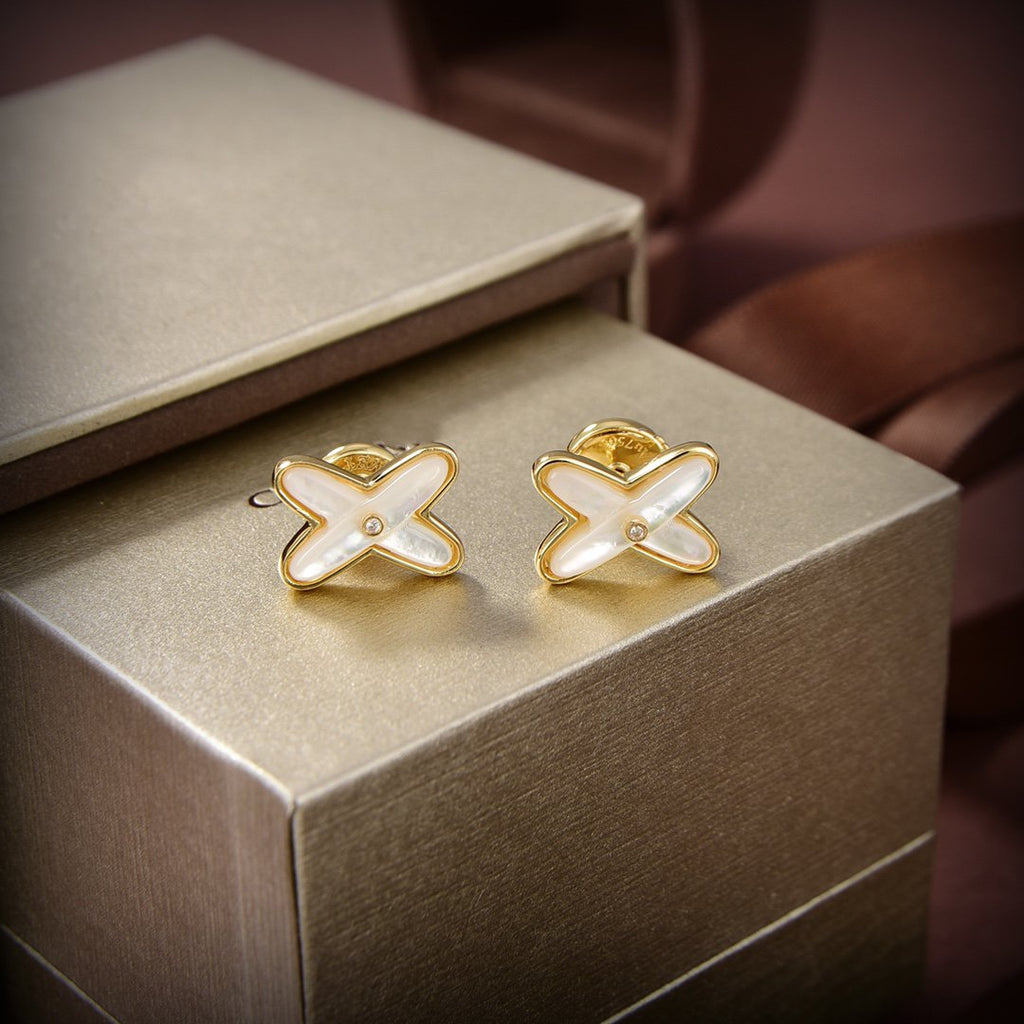 Loco JEUX DE WHITE MOP GOLD DIAMOND EARRINGS