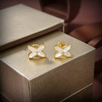 Loco JEUX DE WHITE MOP GOLD DIAMOND EARRINGS