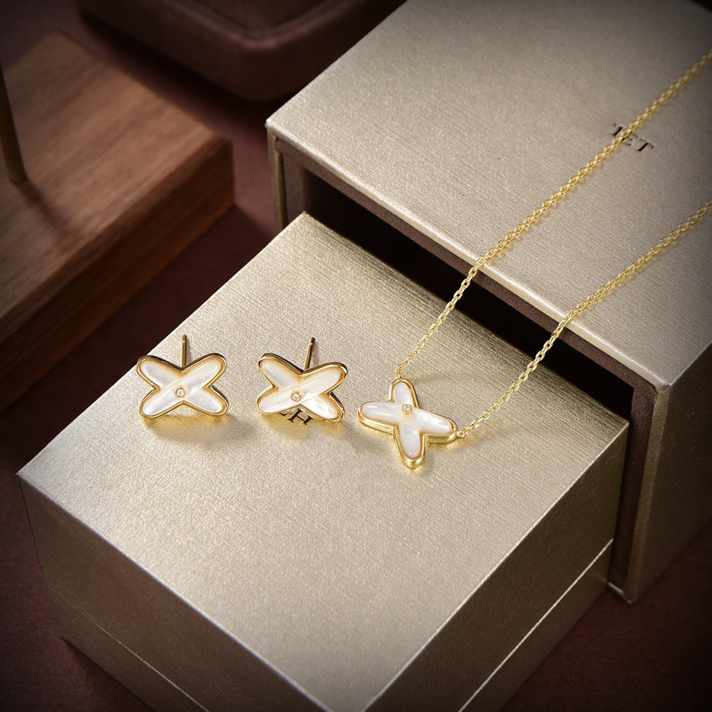 Loco JEUX DE WHITE MOP GOLD DIAMOND EARRINGS