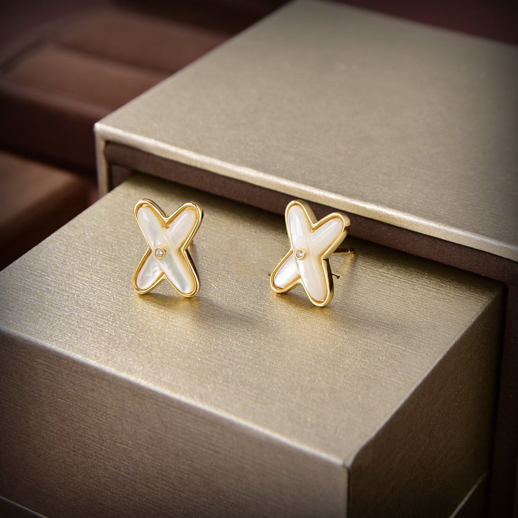 Loco JEUX DE WHITE MOP GOLD DIAMOND EARRINGS