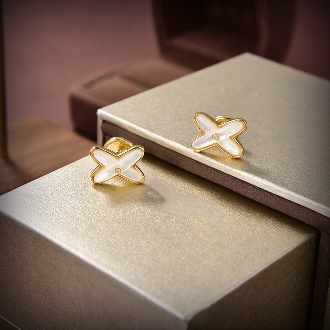 Loco JEUX DE WHITE MOP GOLD DIAMOND EARRINGS