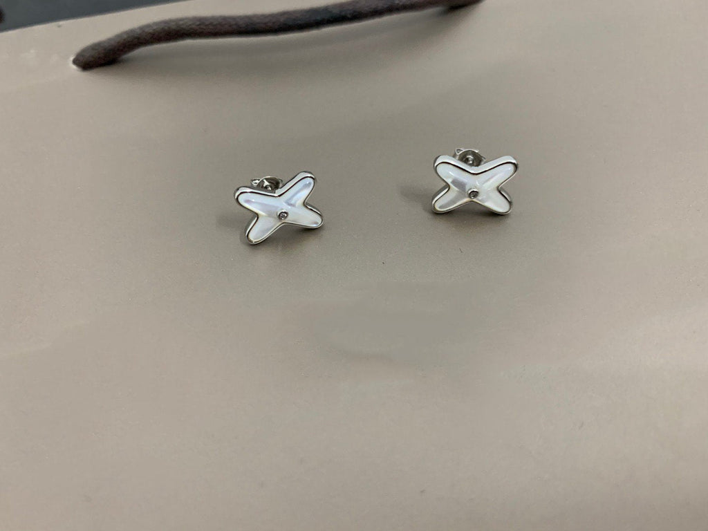 Loco JEUX DE WHITE MOP SILVER DIAMOND EARRINGS