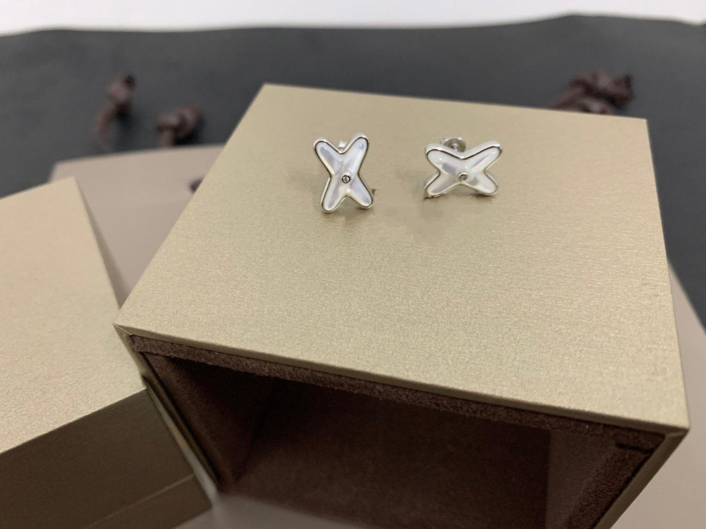 Loco JEUX DE WHITE MOP SILVER DIAMOND EARRINGS