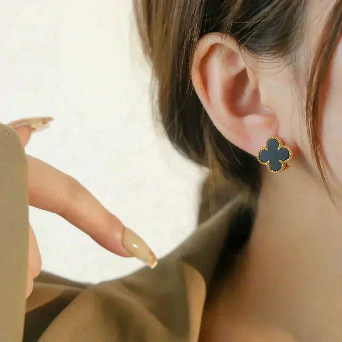 Loco CLOVER MEDIUM 1 MOTIFS  ONYX STUD EARRINGS