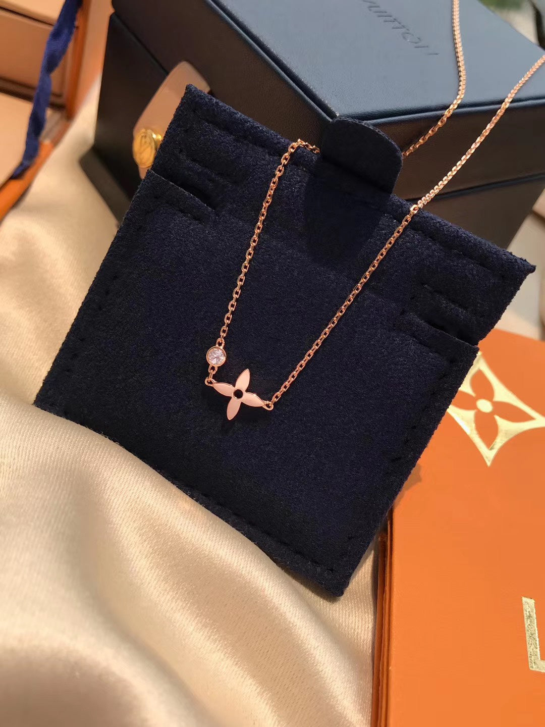 Loco BLOSSOM PENDANT PINK GOLD AND DIAMOND