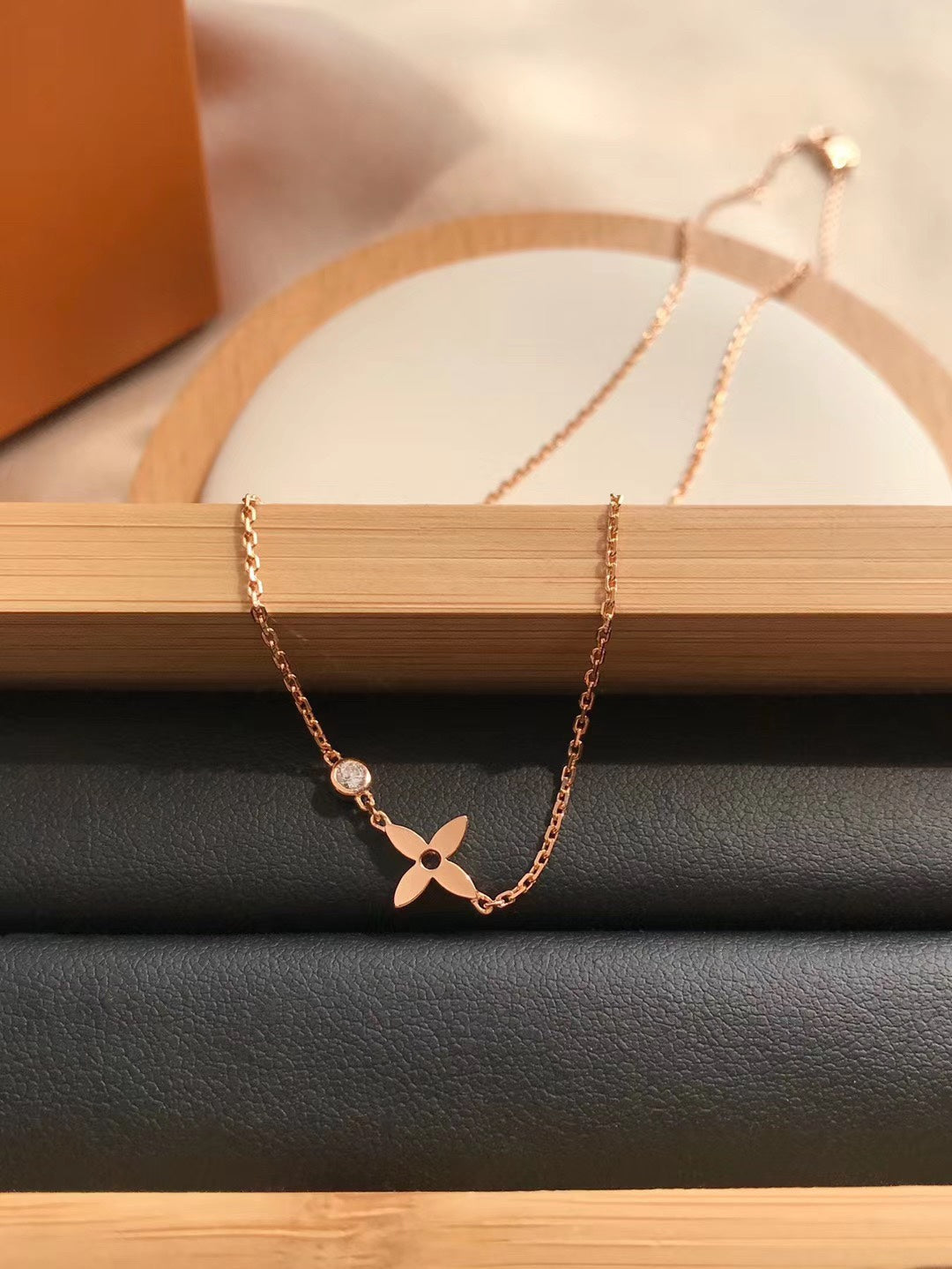 Loco BLOSSOM PENDANT PINK GOLD AND DIAMOND