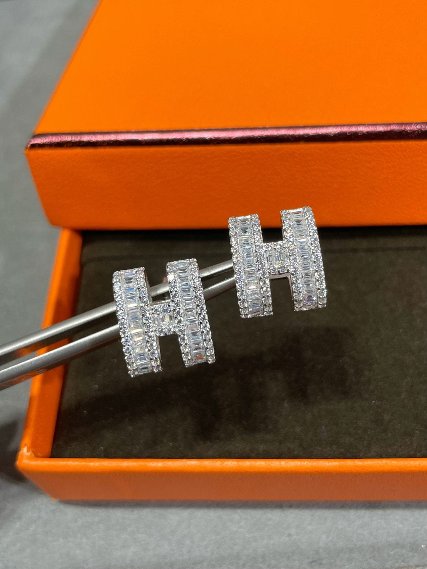 Loco H STUD EARRINGS WITH SILVER DIAMONDS