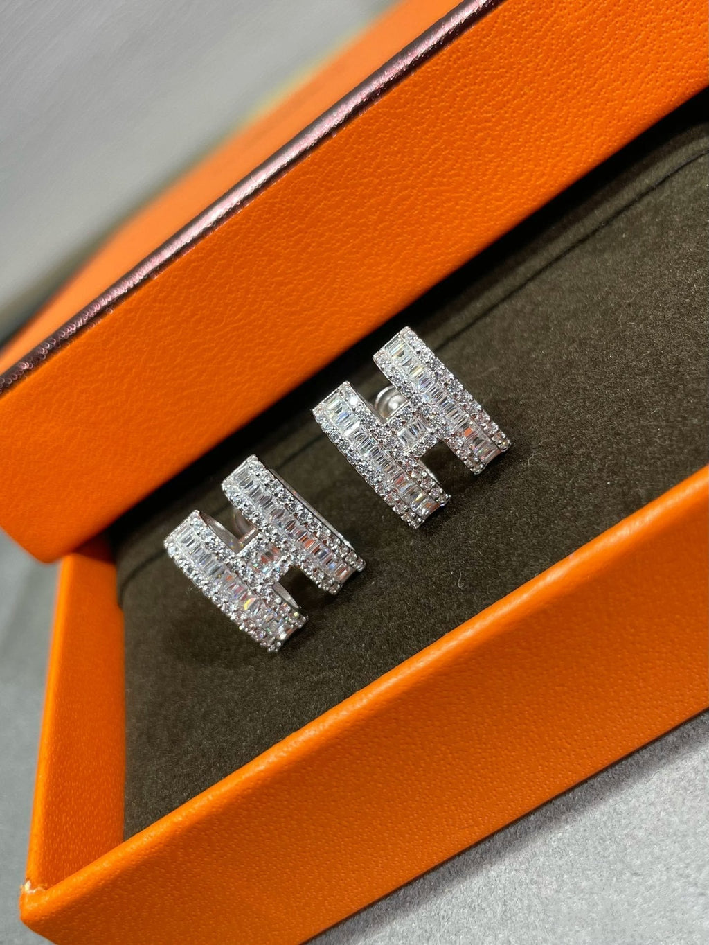 Loco H STUD EARRINGS WITH SILVER DIAMONDS