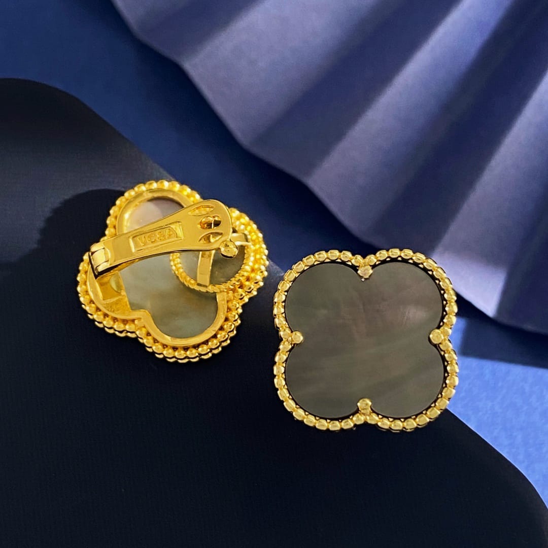 [Loco ]CLOVER  20MM GRAY MOP EARRINGS