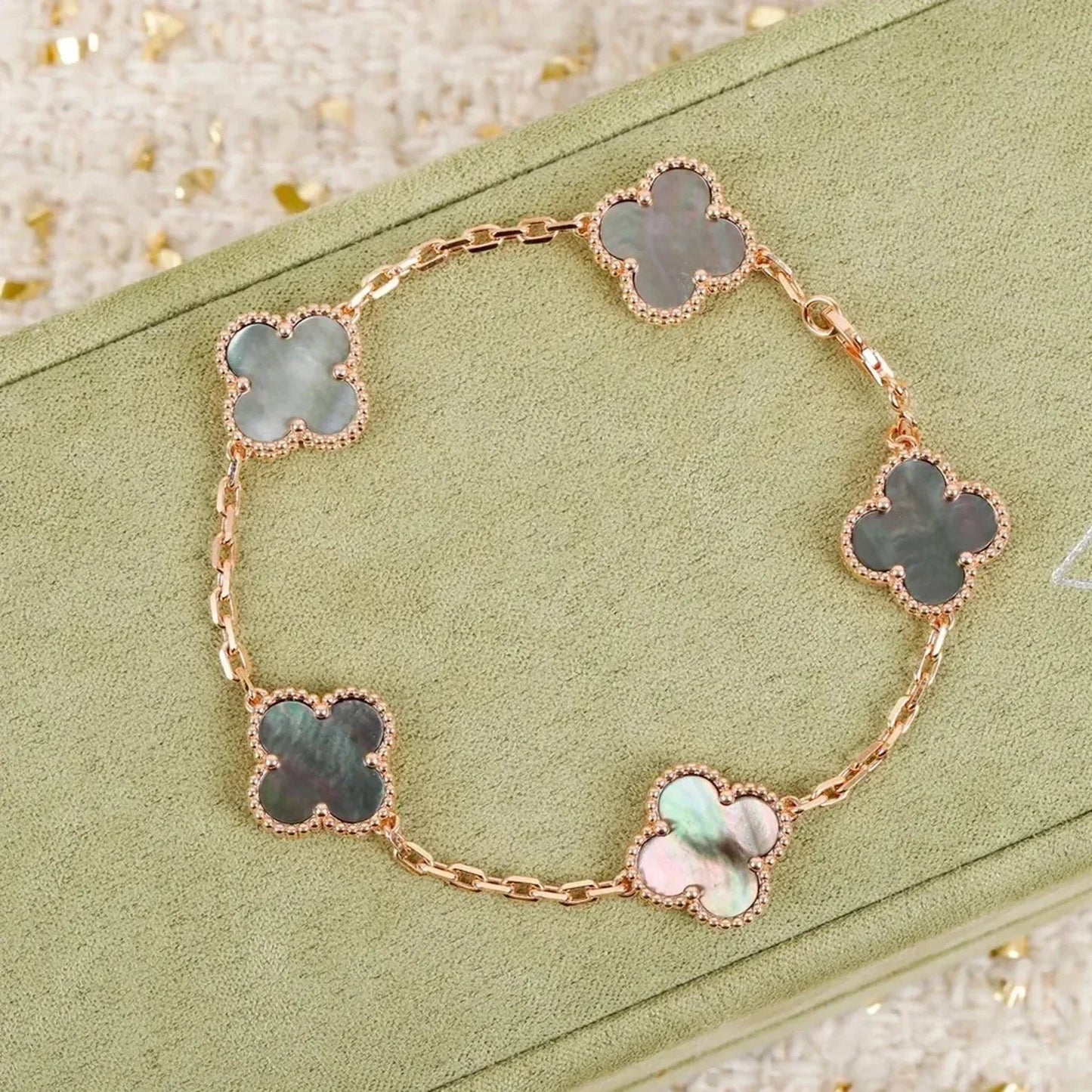 [Loco ]New CLOVER 5 MOTIF GRAY MOP BRACELET COLLECTION