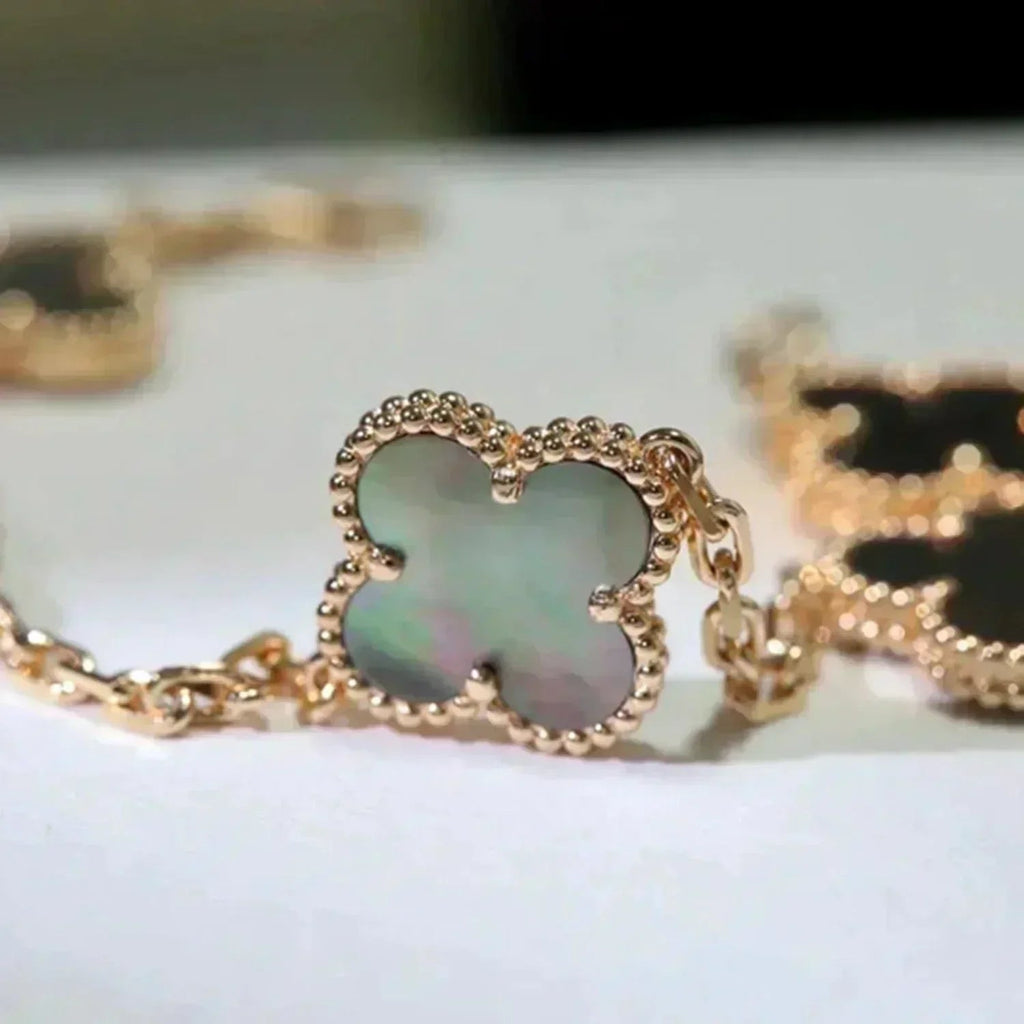 [Loco ]New CLOVER 5 MOTIF GRAY MOP BRACELET COLLECTION