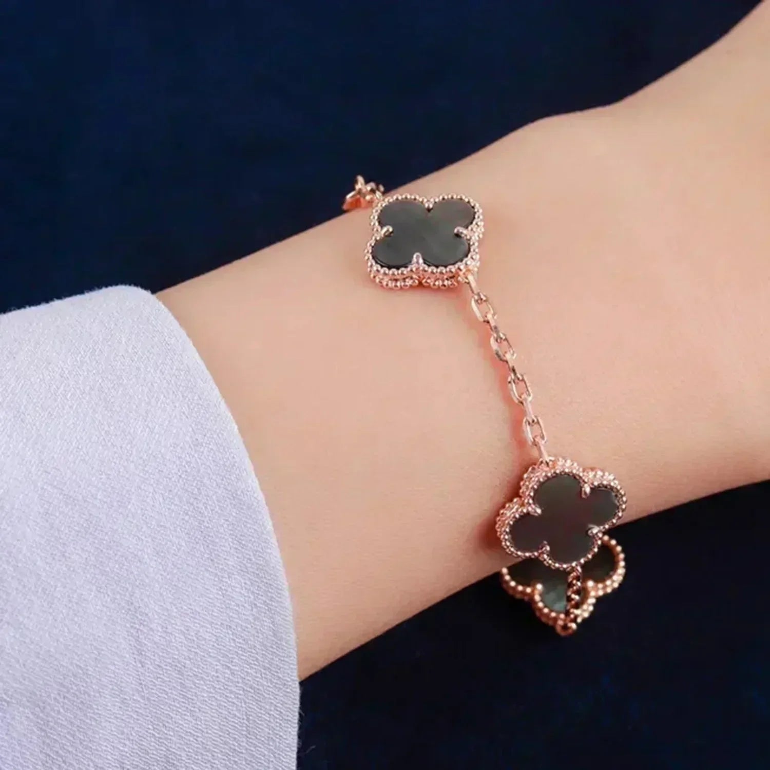 [Loco ]New CLOVER 5 MOTIF GRAY MOP BRACELET COLLECTION