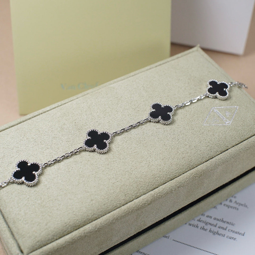 [Loco ]New CLOVER 5 MOTIF ONYXS BRACELET COLLECTION
