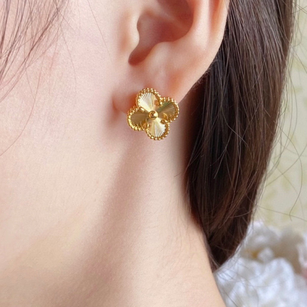 Loco CLOVER MEDIUM STUD EARRINGS