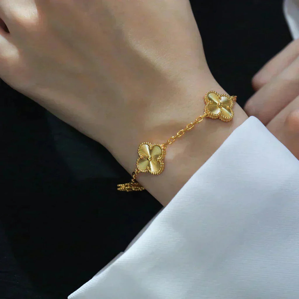 [Loco ]New  CLOVER 5 MOTIF LASER BRACELET COLLECTION