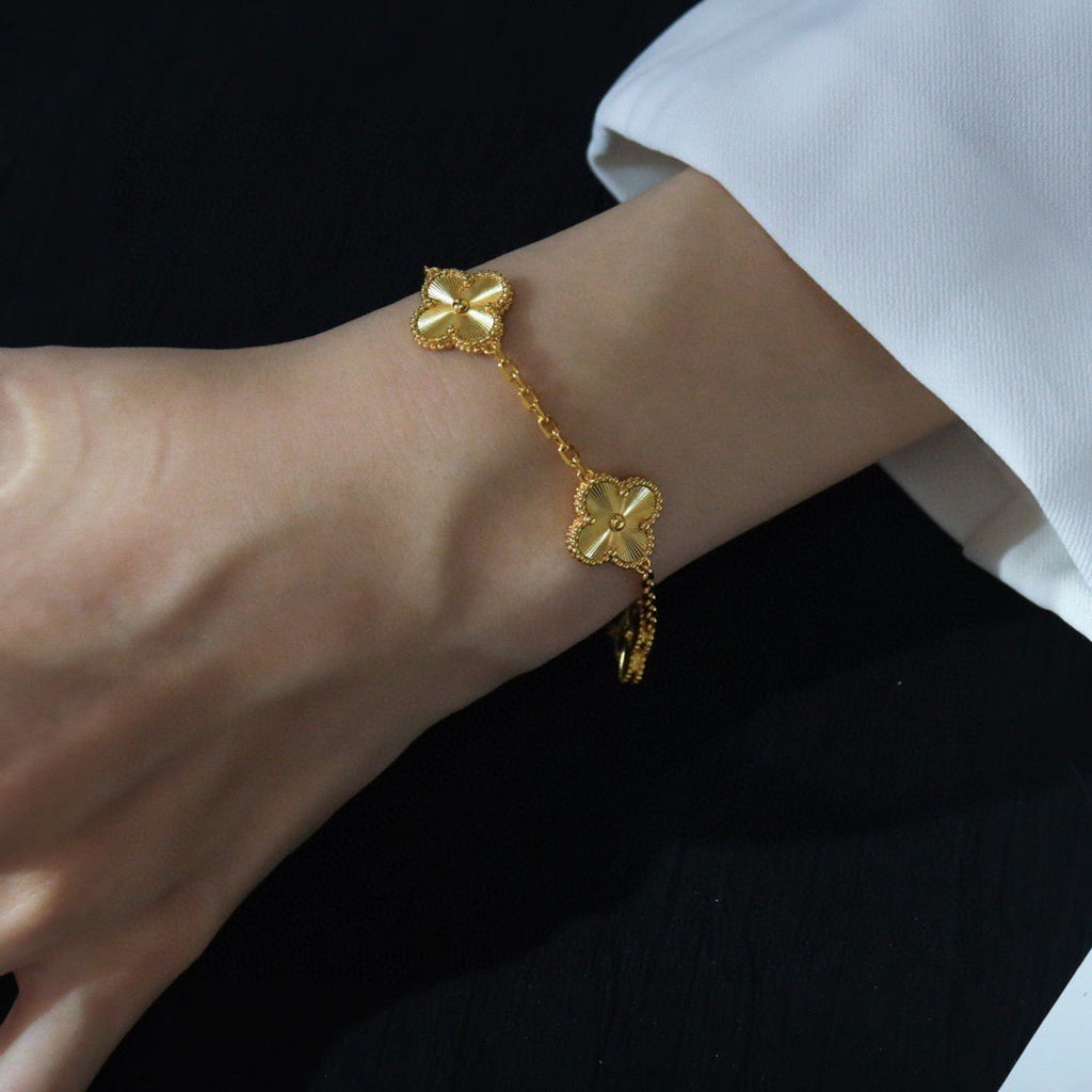 [Loco ]New  CLOVER 5 MOTIF LASER BRACELET COLLECTION