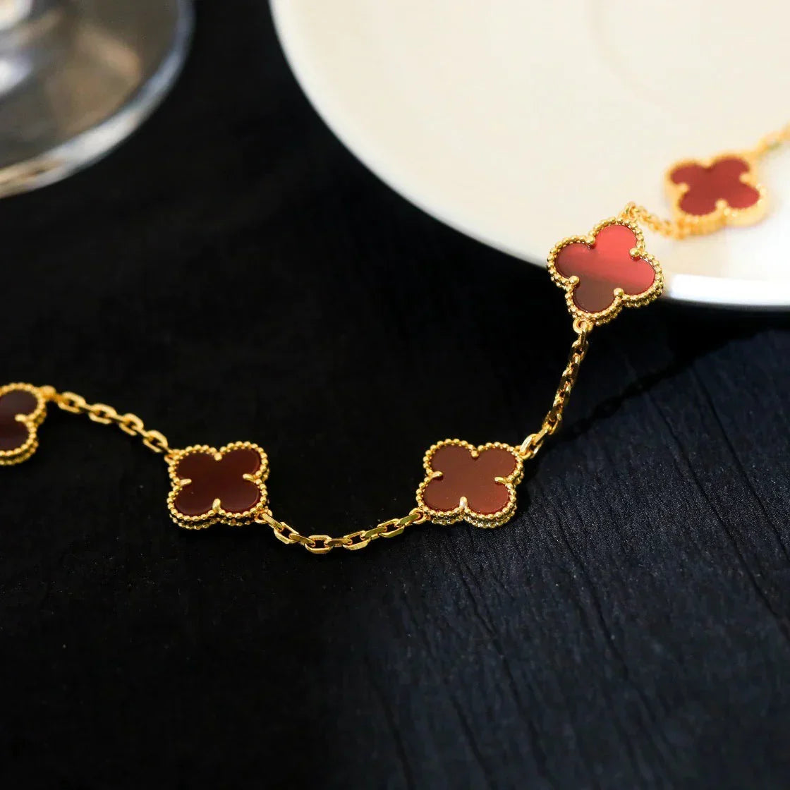 [Loco ]New  CLOVER 5 MOTIF RED CORNELIAN BRACELET COLLECTION
