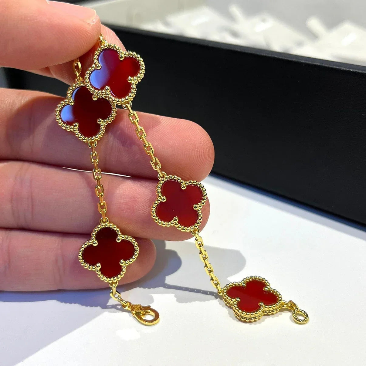 [Loco ]New  CLOVER 5 MOTIF RED CORNELIAN BRACELET COLLECTION