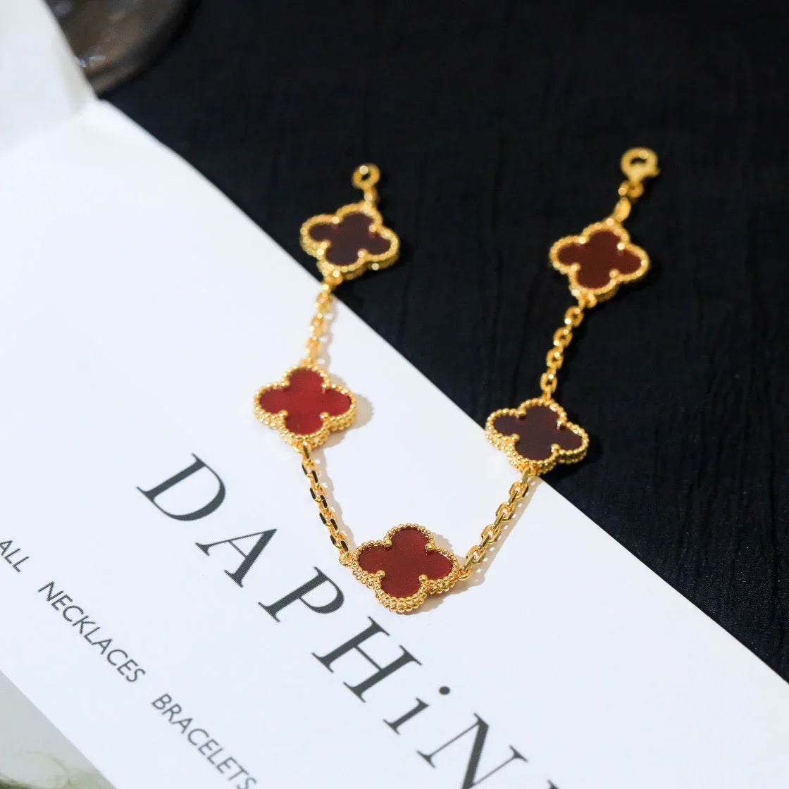 [Loco ]New  CLOVER 5 MOTIF RED CORNELIAN BRACELET COLLECTION